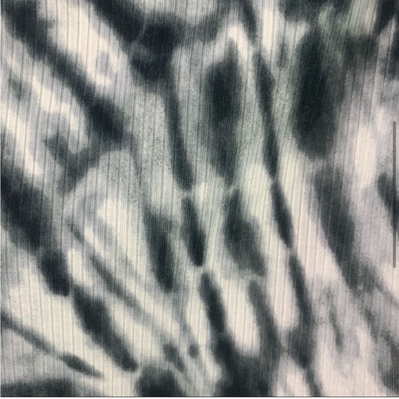 GOOD LUCK GEM Black White Tie Dye Top - Picture 5 of 6